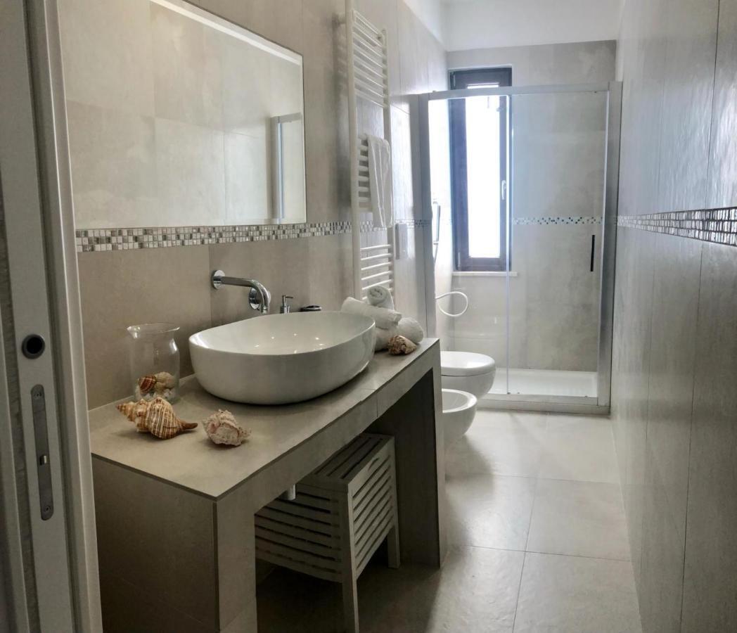 Accanto A Te - Charme Rooms В'єсте Екстер'єр фото