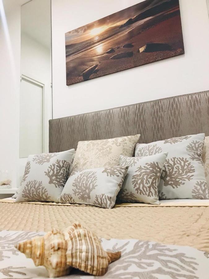 Accanto A Te - Charme Rooms В'єсте Екстер'єр фото
