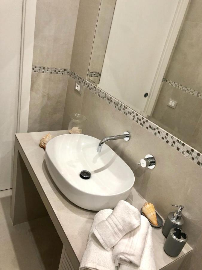 Accanto A Te - Charme Rooms В'єсте Екстер'єр фото