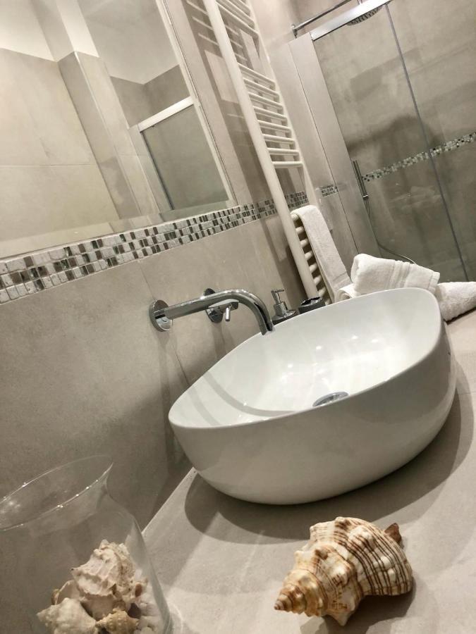 Accanto A Te - Charme Rooms В'єсте Екстер'єр фото